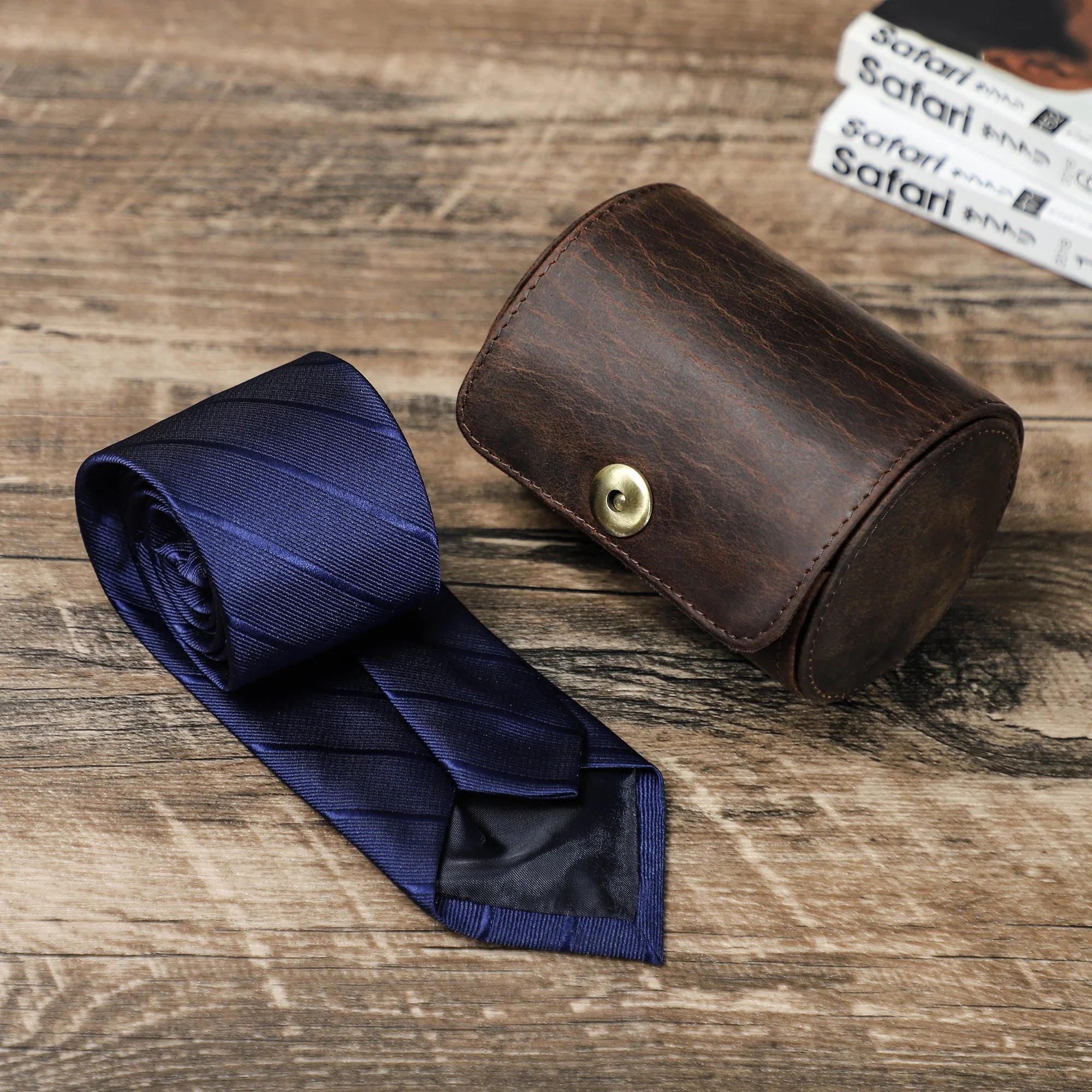 Genuine Vintage Leather Neck Tie Holder with Anti-Wrinkle Storage Men's Travel Tie Roll Case
