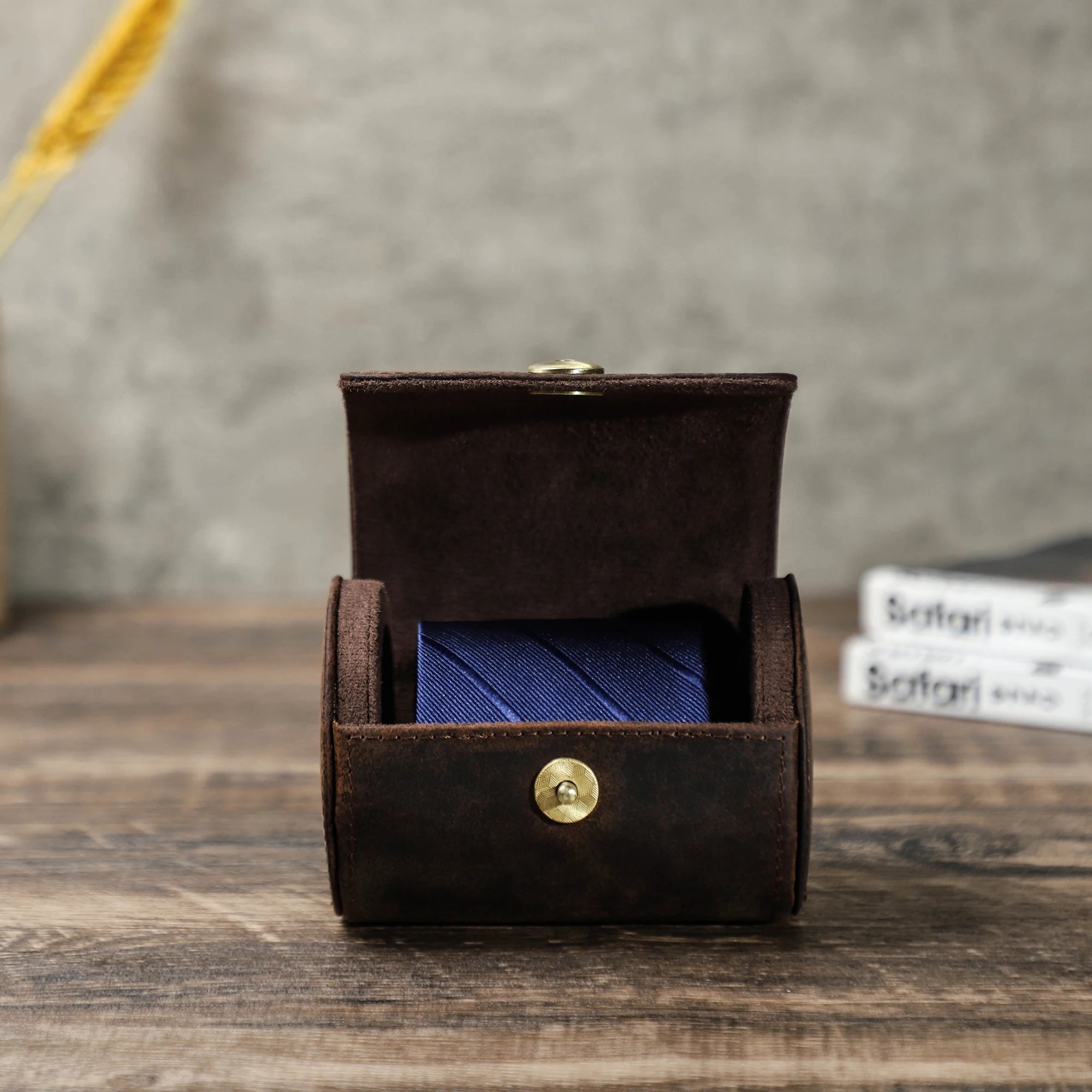 Genuine Vintage Leather Neck Tie Holder with Anti-Wrinkle Storage Men's Travel Tie Roll Case